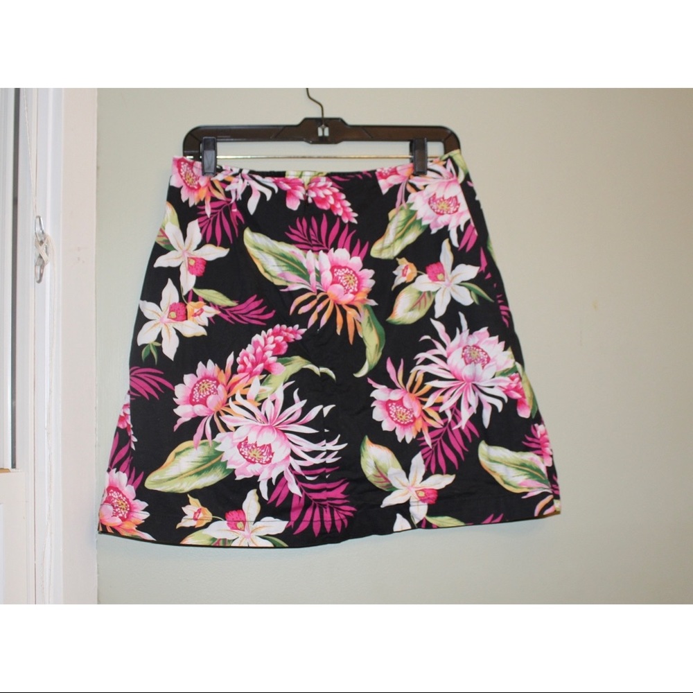 Vintage Pink and Black Hibiscus Print Skort!